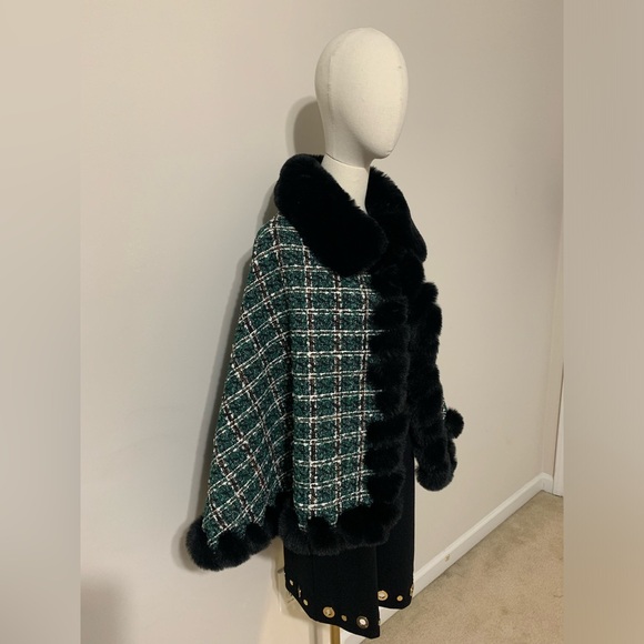 Green, Brown, and Creme Plaid Tweed Mix Color Fur Cape - Picture 4 of 15